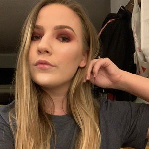 Meet your Posher, Leah
